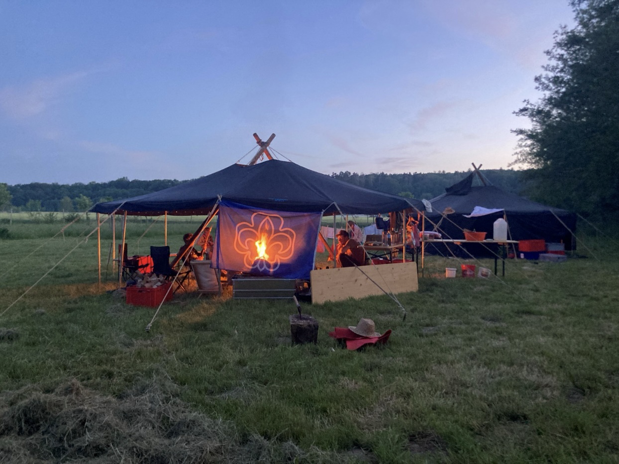 VCP Flagge mit Lagerfeuer