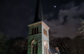 kirche droda   bei nacht