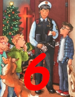 Adventskalender-Hörbuch für Kinder und Familiene - Polizist in Uniform steht mit drei Kindenr und einem Hund vor offener Tür, Christbaum und Kreuz sind im Hintergrund