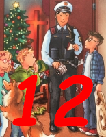 Adventskalender-Hörbuch für Kinder und Familiene - Polizist in Uniform steht mit drei Kindenr und einem Hund vor offener Tür, Christbaum und Kreuz sind im Hintergrund