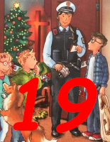 Adventskalender-Hörbuch für Kinder und Familiene - Polizist in Uniform steht mit drei Kindenr und einem Hund vor offener Tür, Christbaum und Kreuz sind im Hintergrund