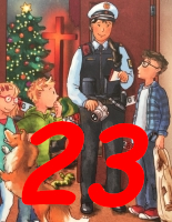 Adventskalender-Hörbuch für Kinder und Familiene - Polizist in Uniform steht mit drei Kindenr und einem Hund vor offener Tür, Christbaum und Kreuz sind im Hintergrund