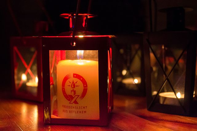 Friedenslicht aus Bethlehem (Laterne mit Kerze)