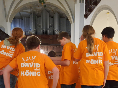 "David wird König" - Musical Werkstatt 2025, Teilnehmer mit T-Shirt 