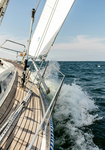 "Ein Schiff, das sich Gemeinde nennt" (Segelboot auf offenen Meer)
