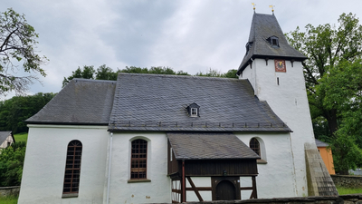 Aussenansicht der St. Martinskirche Thossen