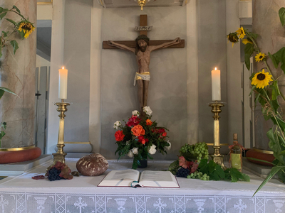 Erntedank: Brot und Wein auf Alter - Kirche Krebes 